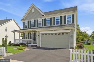 10 HARTFELD RD, Newtown, PA 18940