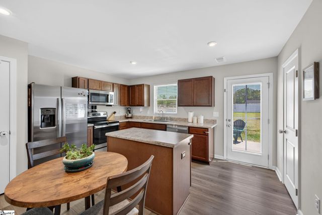 2034 Evanston Drive, Wellford, SC 29384