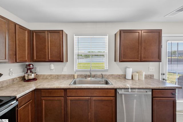 2034 Evanston Drive, Wellford, SC 29384