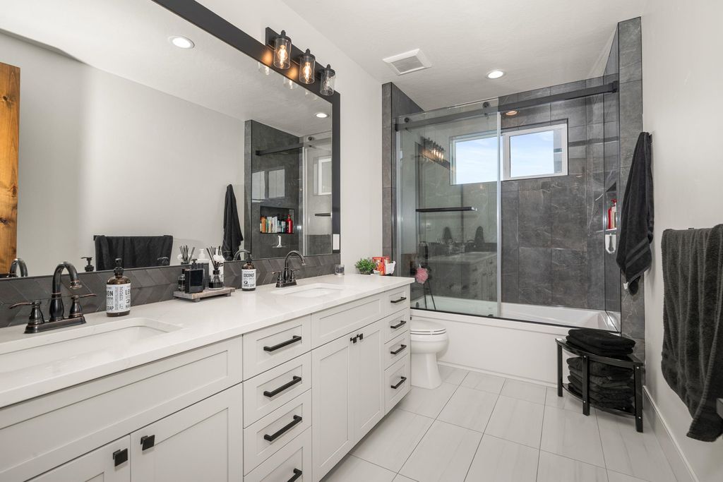 2302 W Gibbs Rd, Spokane, WA 99224 photo 30