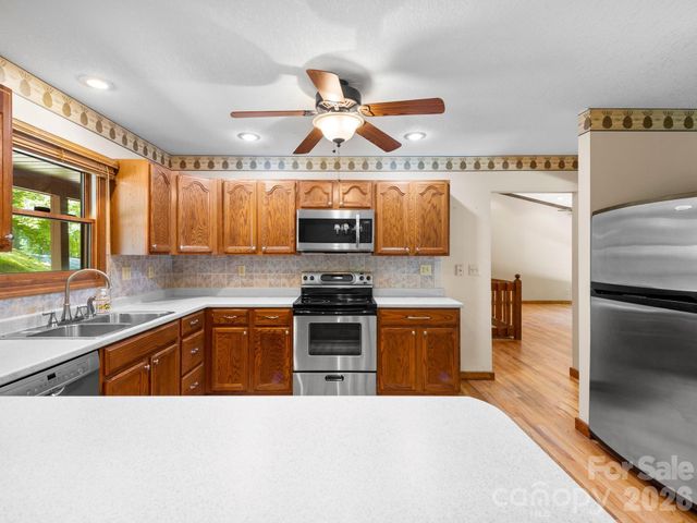 11 Robin Lane, Weaverville, NC 28787