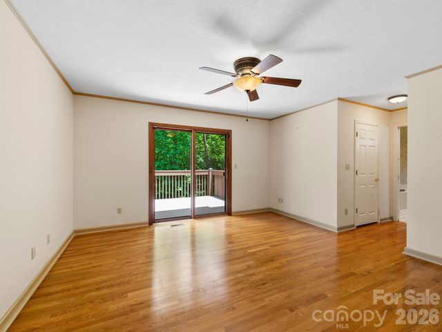 11 Robin Lane, Weaverville, NC 28787