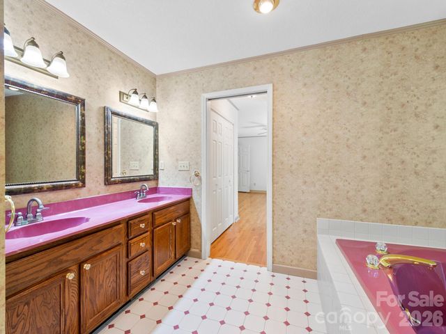 11 Robin Lane, Weaverville, NC 28787