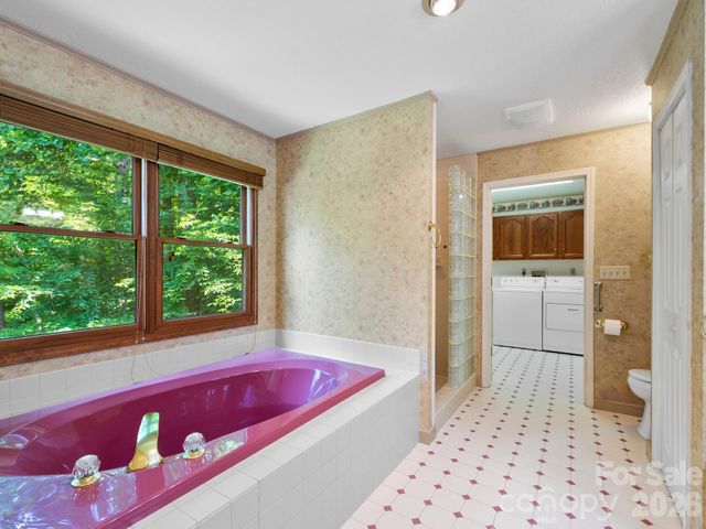 11 Robin Lane, Weaverville, NC 28787