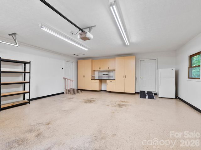 11 Robin Lane, Weaverville, NC 28787