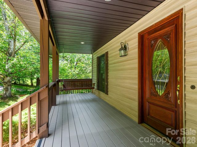 11 Robin Lane, Weaverville, NC 28787