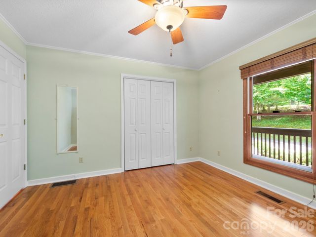 11 Robin Lane, Weaverville, NC 28787