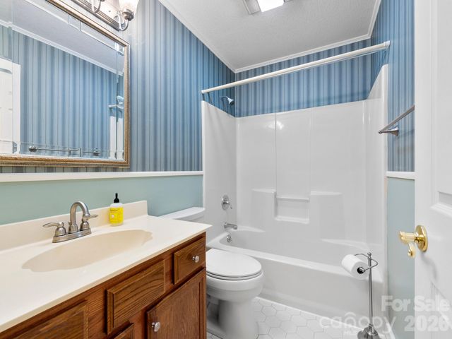 11 Robin Lane, Weaverville, NC 28787