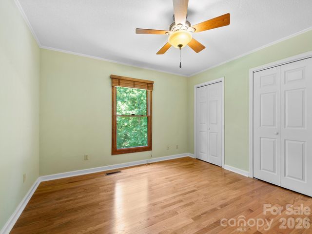 11 Robin Lane, Weaverville, NC 28787