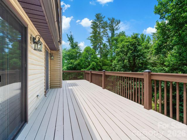 11 Robin Lane, Weaverville, NC 28787