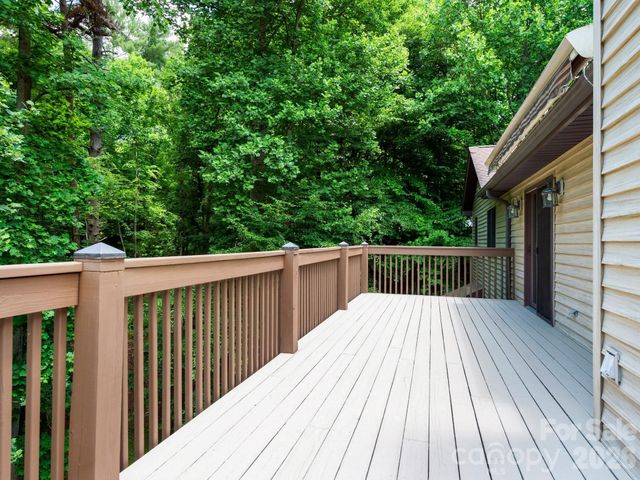 11 Robin Lane, Weaverville, NC 28787