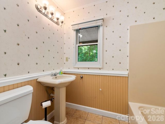 11 Robin Lane, Weaverville, NC 28787