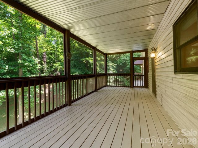 11 Robin Lane, Weaverville, NC 28787