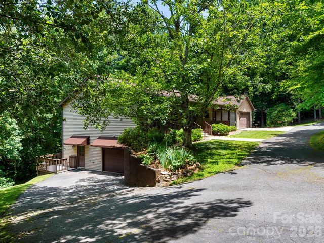 11 Robin Lane, Weaverville, NC 28787