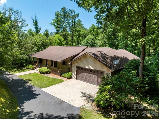 11 Robin Lane, Weaverville, NC 28787