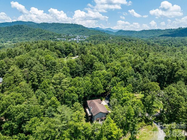 11 Robin Lane, Weaverville, NC 28787