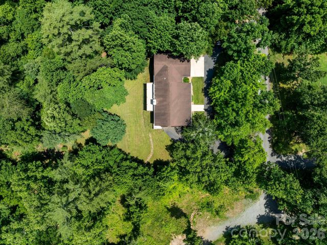 11 Robin Lane, Weaverville, NC 28787