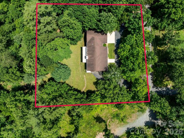 11 Robin Lane, Weaverville, NC 28787