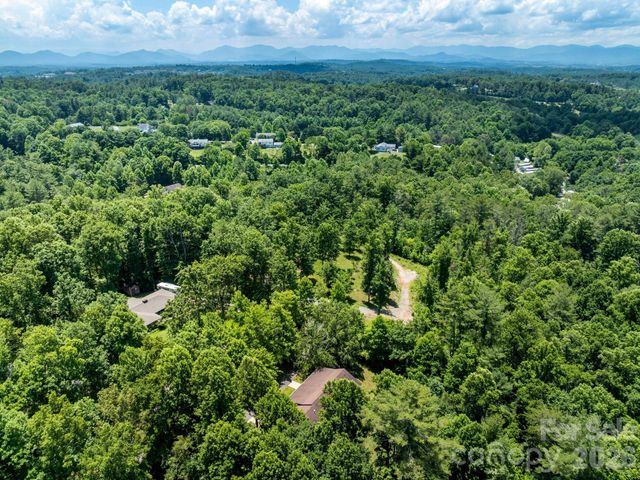11 Robin Lane, Weaverville, NC 28787
