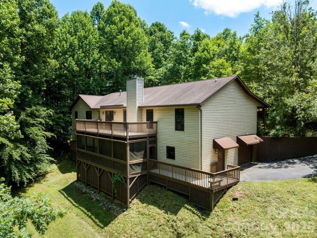 11 Robin Lane, Weaverville, NC 28787