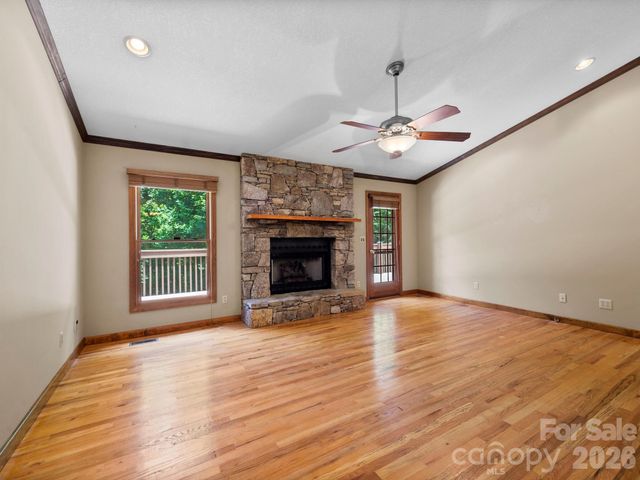 11 Robin Lane, Weaverville, NC 28787
