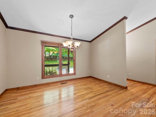 11 Robin Lane, Weaverville, NC 28787