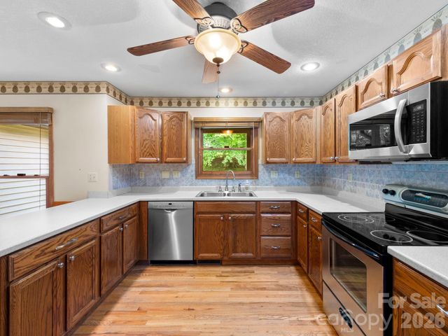 11 Robin Lane, Weaverville, NC 28787