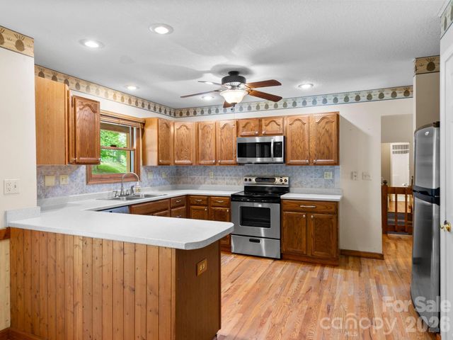 11 Robin Lane, Weaverville, NC 28787