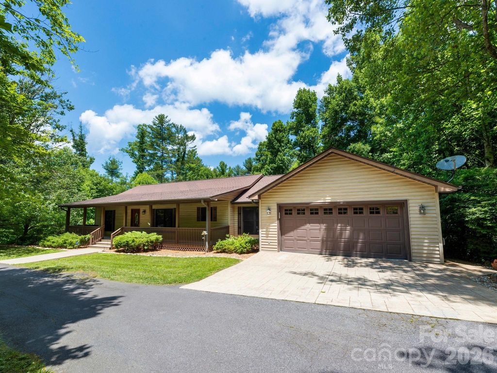 11 Robin Lane, Weaverville, NC 28787