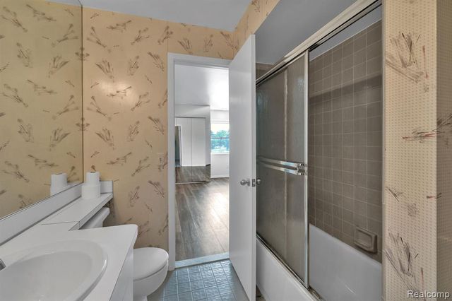 6689 Ridgefield Circle 203, West Bloomfield, MI 48322