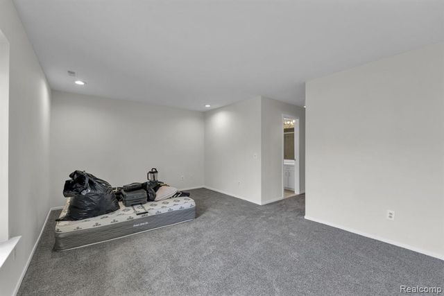 6689 Ridgefield Circle 203, West Bloomfield, MI 48322