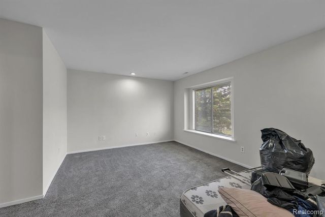 6689 Ridgefield Circle 203, West Bloomfield, MI 48322