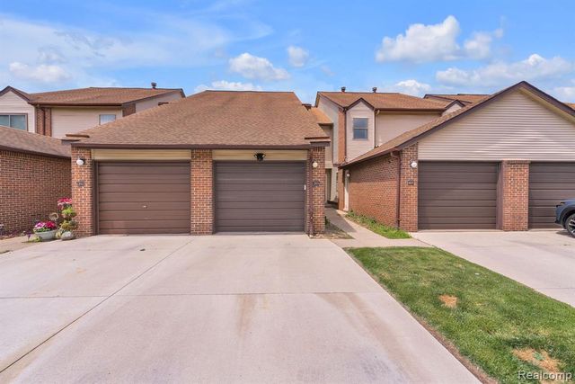 6689 Ridgefield Circle 203, West Bloomfield, MI 48322