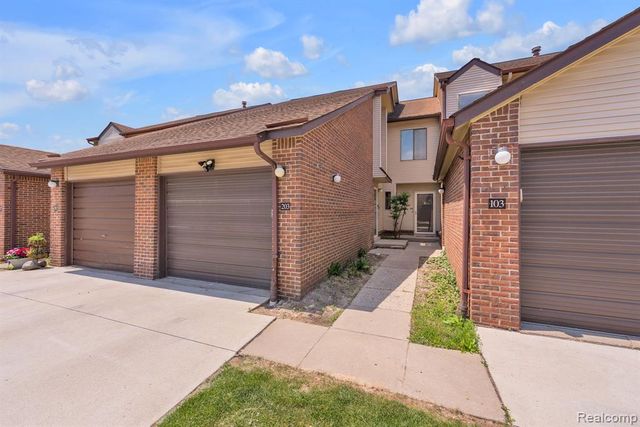 6689 Ridgefield Circle 203, West Bloomfield, MI 48322