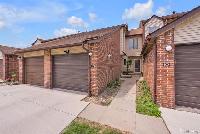 6689 Ridgefield Circle 203, West Bloomfield, MI 48322