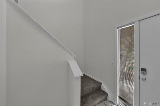 6689 Ridgefield Circle 203, West Bloomfield, MI 48322