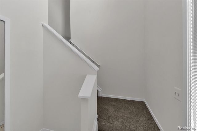 6689 Ridgefield Circle 203, West Bloomfield, MI 48322