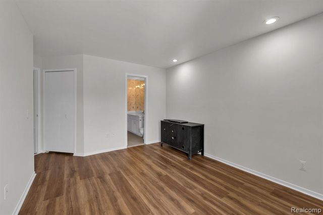 6689 Ridgefield Circle 203, West Bloomfield, MI 48322