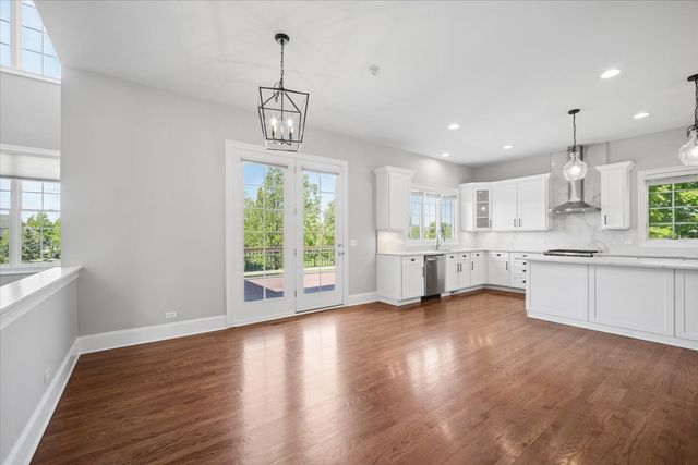 40 Wood Oaks Drive, South Barrington, IL 60010