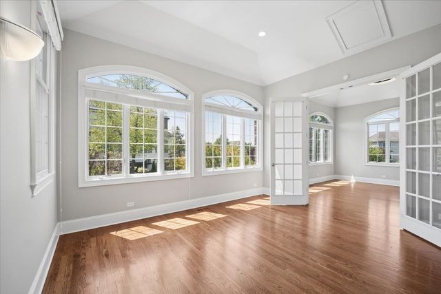 40 Wood Oaks Drive, South Barrington, IL 60010