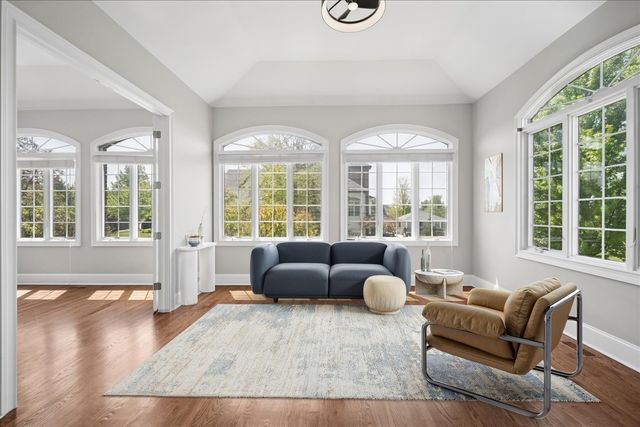 40 Wood Oaks Drive, South Barrington, IL 60010