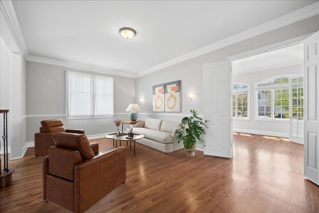 40 Wood Oaks Drive, South Barrington, IL 60010