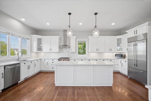 40 Wood Oaks Drive, South Barrington, IL 60010