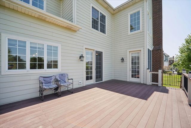 40 Wood Oaks Drive, South Barrington, IL 60010