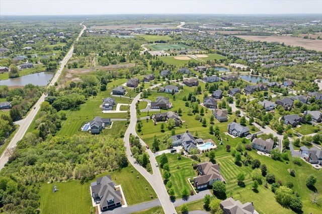 40 Wood Oaks Drive, South Barrington, IL 60010