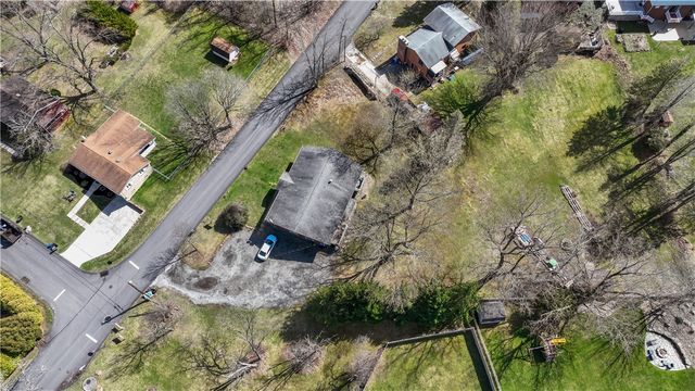 206 Downes Road, Hempfield Twp, PA 15601