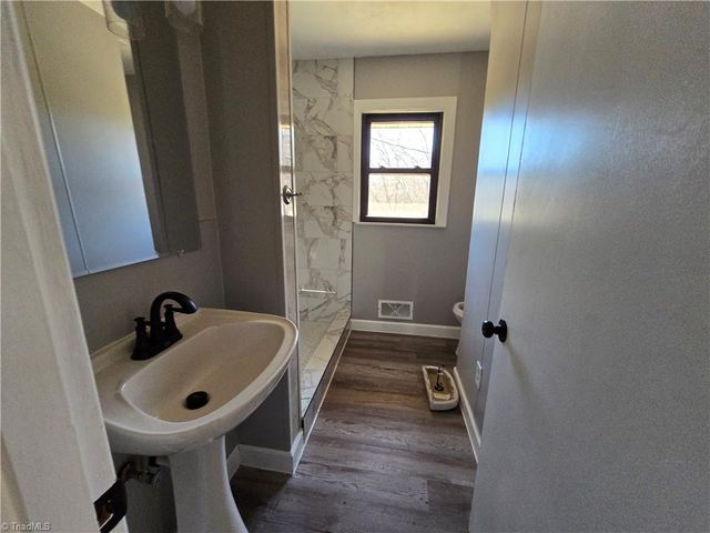 912 Friendly Road, Eden, NC 27288