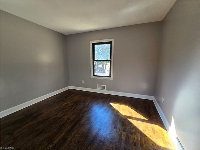 912 Friendly Road, Eden, NC 27288