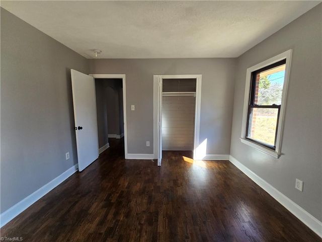 912 Friendly Road, Eden, NC 27288