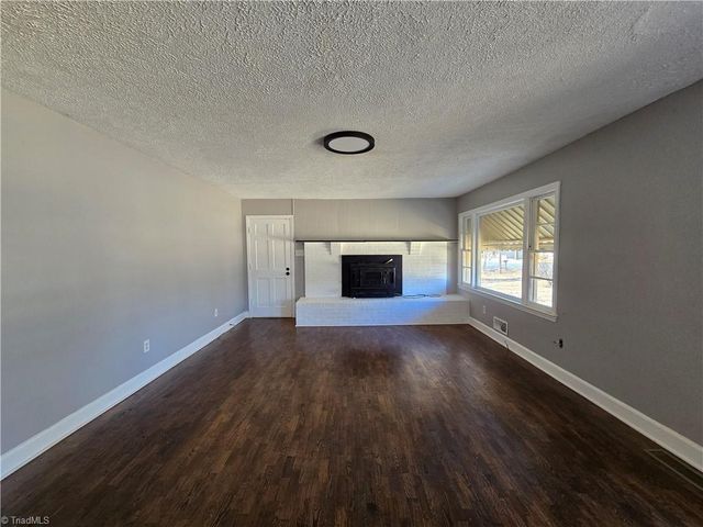 912 Friendly Road, Eden, NC 27288